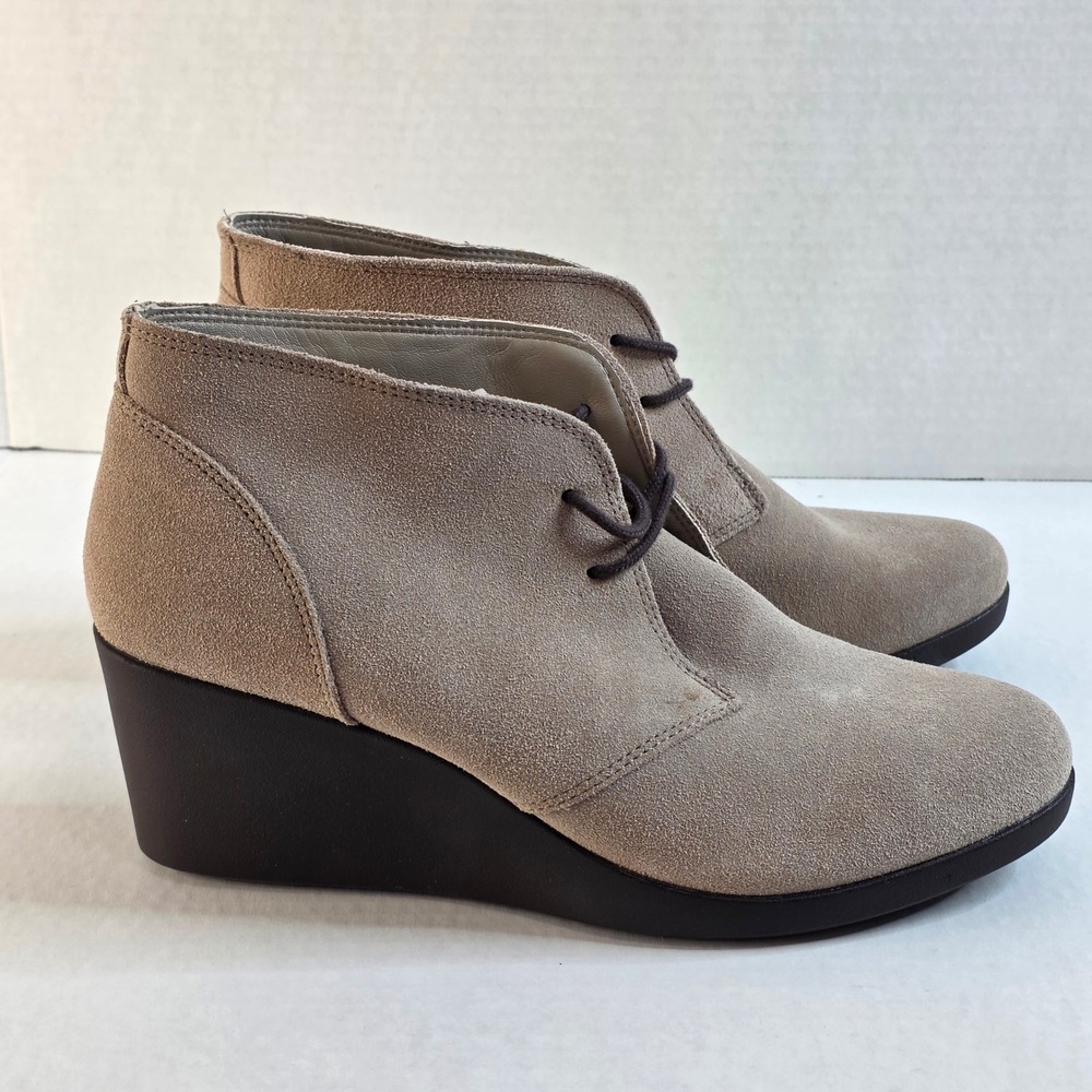 Crocs Leigh Suede Wedge Shootie Womens 9.5 Tan NWT Lace Up Desert Ankle Boots